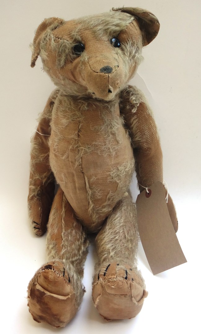 Appraisal: A Steiff teddy bear circa with hump back and jointed