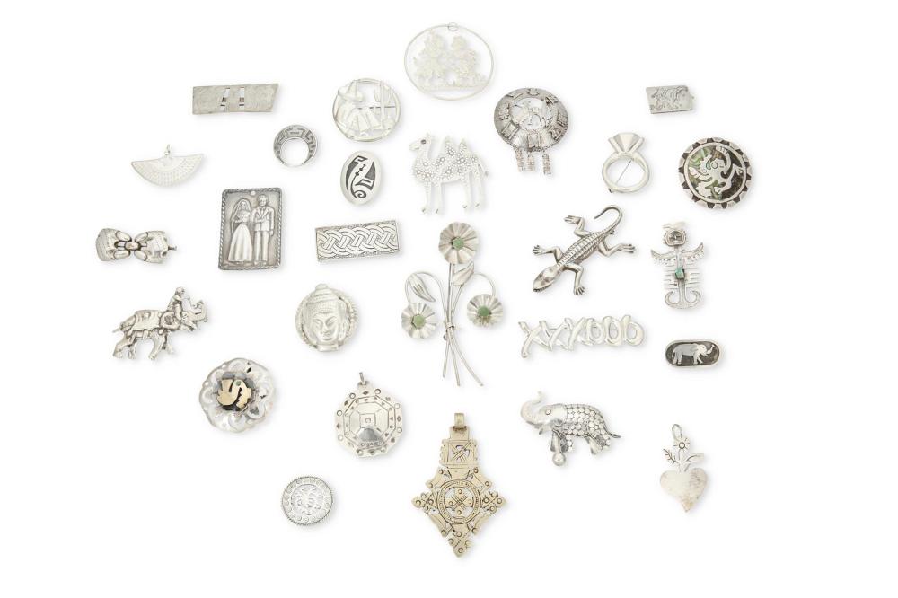 Appraisal: A MIXED GROUP OF SILVER JEWELRYA mixed group of silver