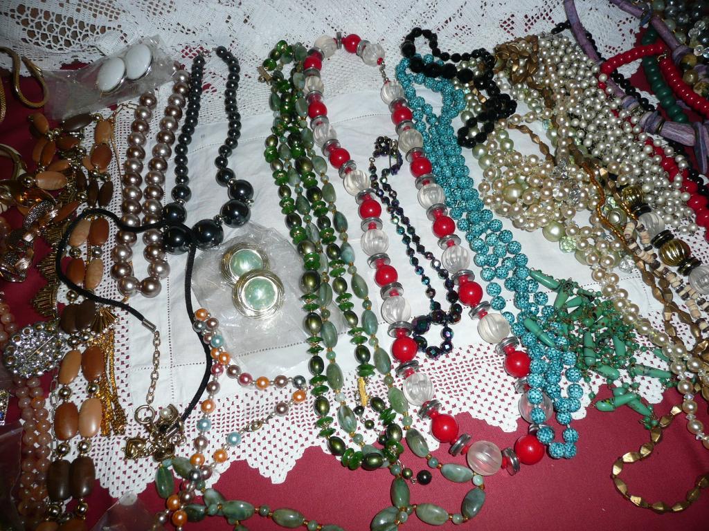 Appraisal: A quantity of costume jewellery including various designs of necklaces