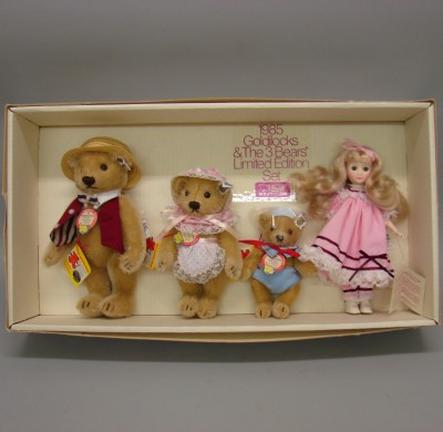 Appraisal: MIB Suzanne Gibson Goldilocks and The Three Bears set with