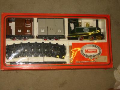 Appraisal: A Mamod RS Steam Railway Set containing saddle tank locomotive