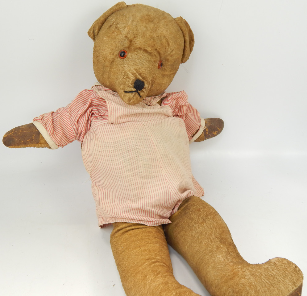 Appraisal: An early thC mohair teddy bear with leather pads moveable