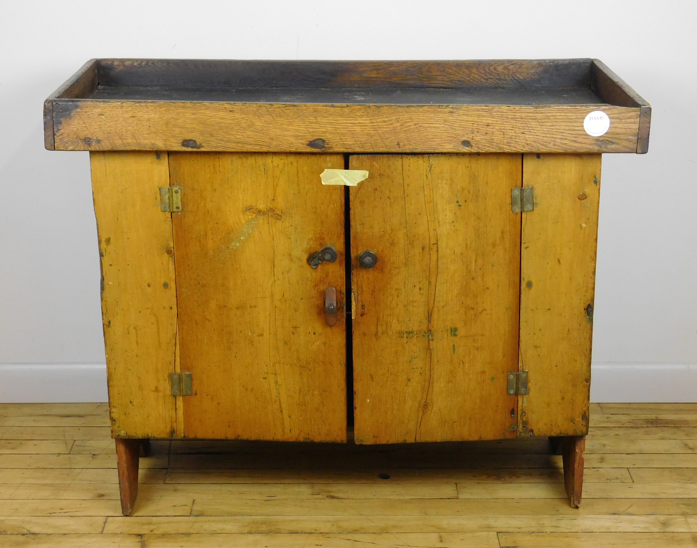 Appraisal: Primitive dry sink ''h ''w ''d