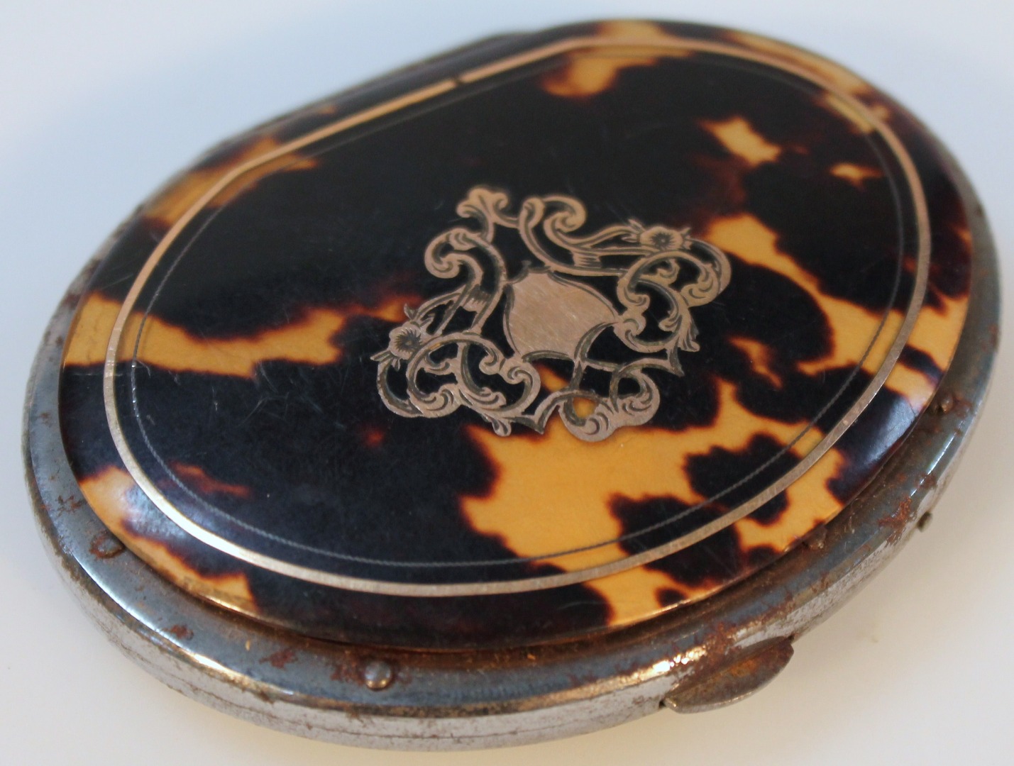 Appraisal: An early thC French tortoiseshell coin case the shaped oval