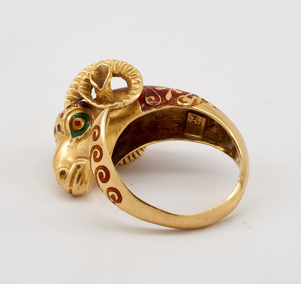 Appraisal: k Yellow gold enameled ram's head Aries ring k Yellow