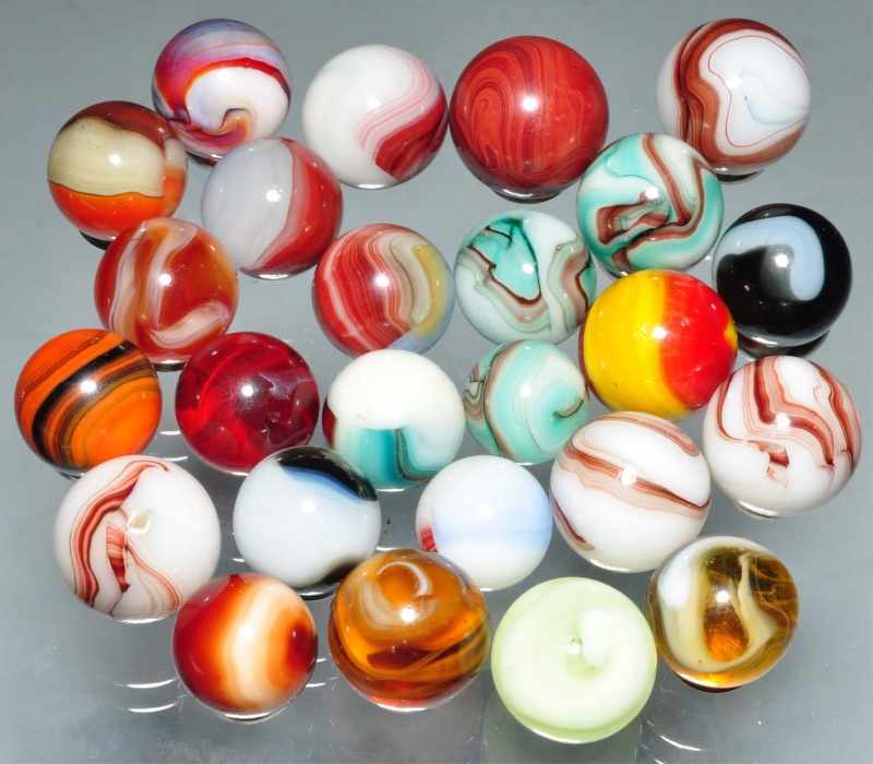 Appraisal: Lot of Marbles Description Includes oxbloods and thirteen assorted machine