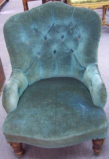 Appraisal: A Victorian button back armchair on turned legs