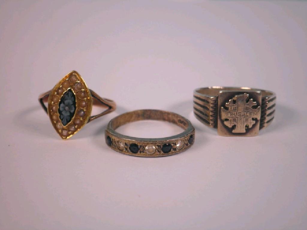 Appraisal: A Victorian memorial ring set with seed pearls and a