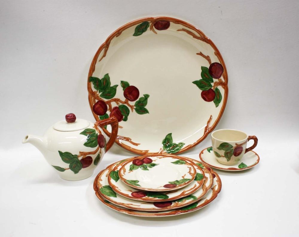 Appraisal: FRANCISCAN APPLE DINNERWARE SET pieces comprised of dinner plates luncheon