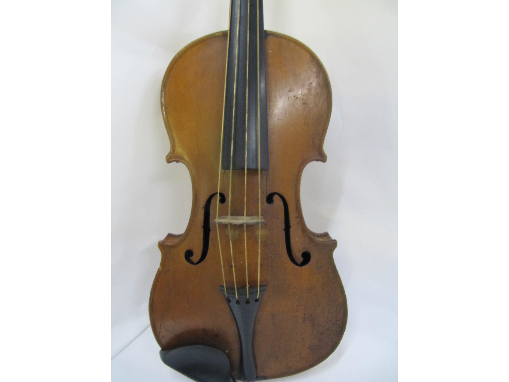 Appraisal: A th Century violin and bow in case with a