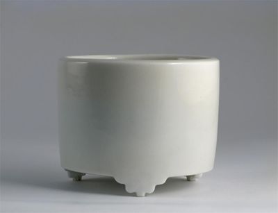 Appraisal: A Chinese blanc de Chine cylindrical tripod censer raised on