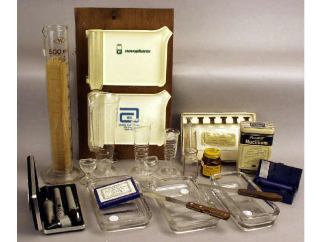 Appraisal: Collection of miscellaneous medical items including glass beakers ear instrument