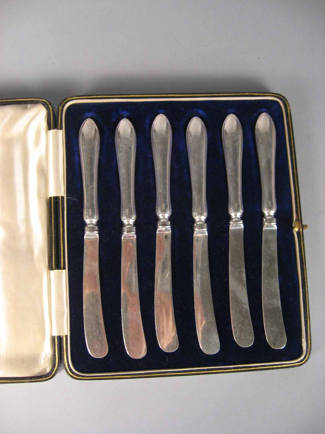 Appraisal: Cased set of six Edwardian sterling silver fruit knives john