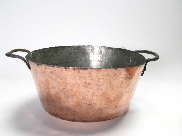 Appraisal: Early American made th century large copper dovetailed jam bowl