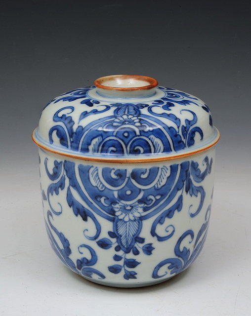 Appraisal: A CHINESE BLUE AND WHITE PORCELAIN BOWL and cover with