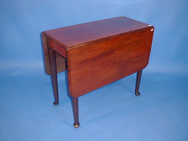 Appraisal: A thC mahogany gate leg table with moulded rectangular top