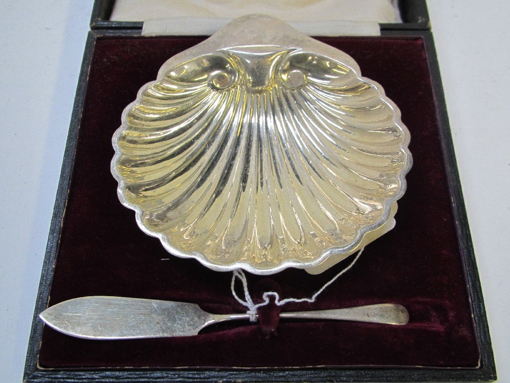 Appraisal: A cased silver shell-shaped dish Sheffield