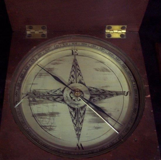 Appraisal: A table compass in a mahogany case by Hart Birmingham