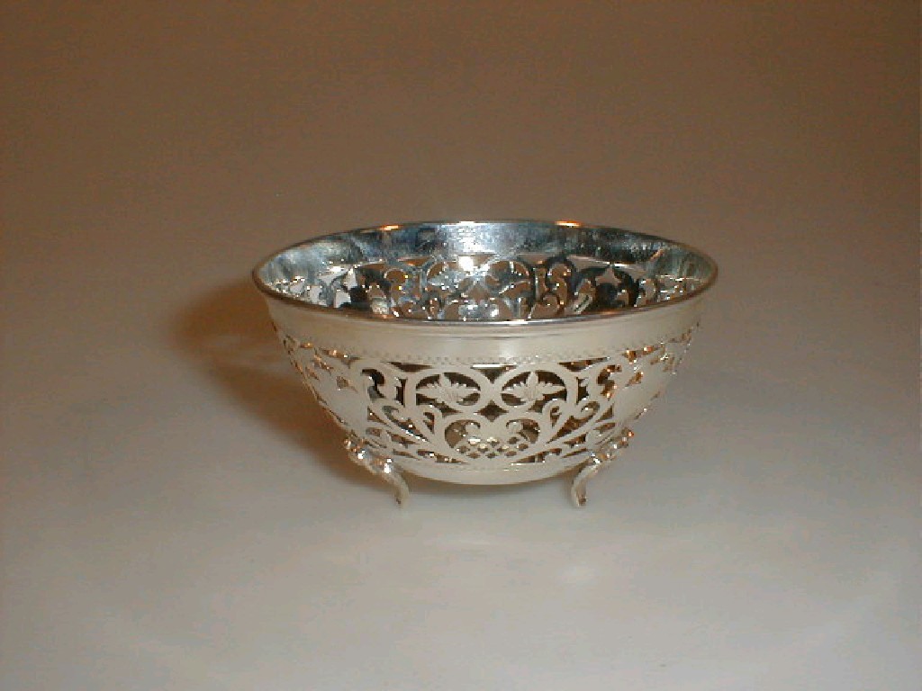 Appraisal: A small silver pierced bowl Sheffield assay modern