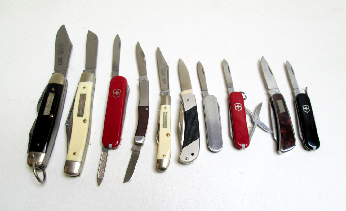 Appraisal: TEN COLLECTABLE POCKET KNIVES Victorinox 's classic black ambassador red