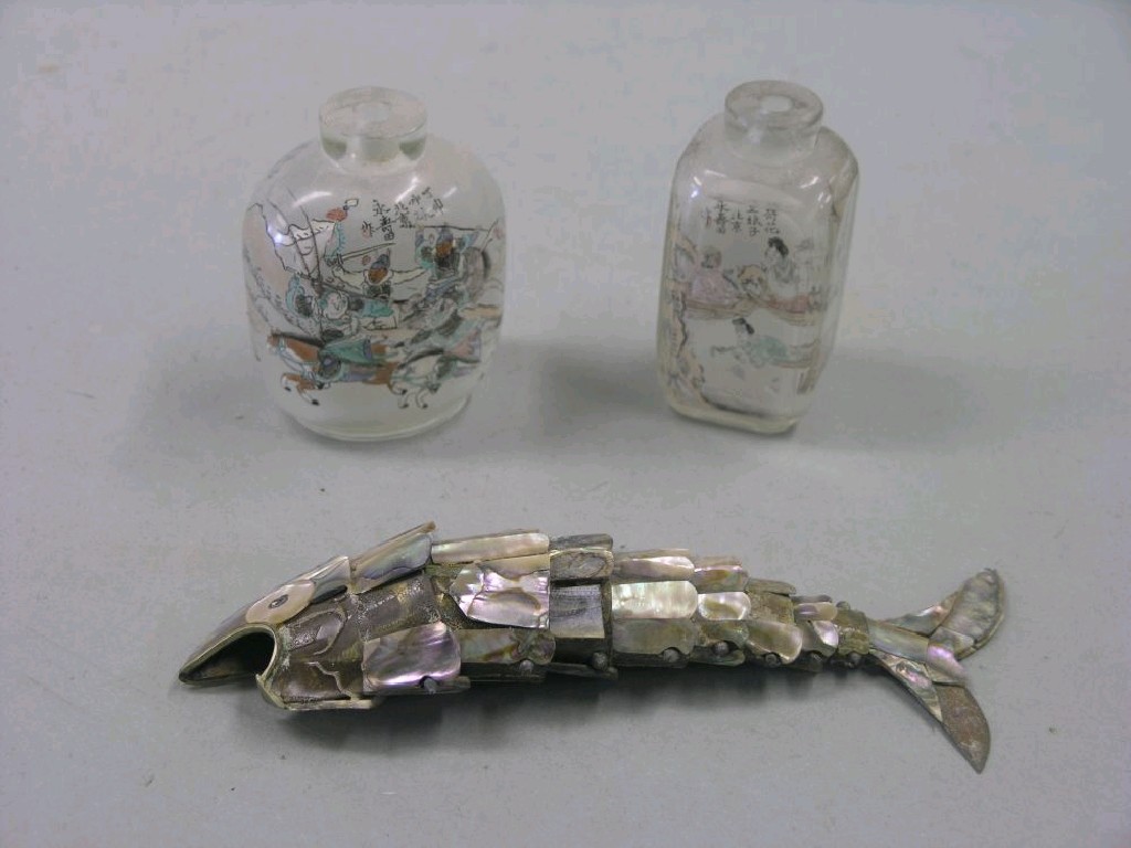 Appraisal: An articulated abelone fish model two inside-decorated snuff bottles Tibetan