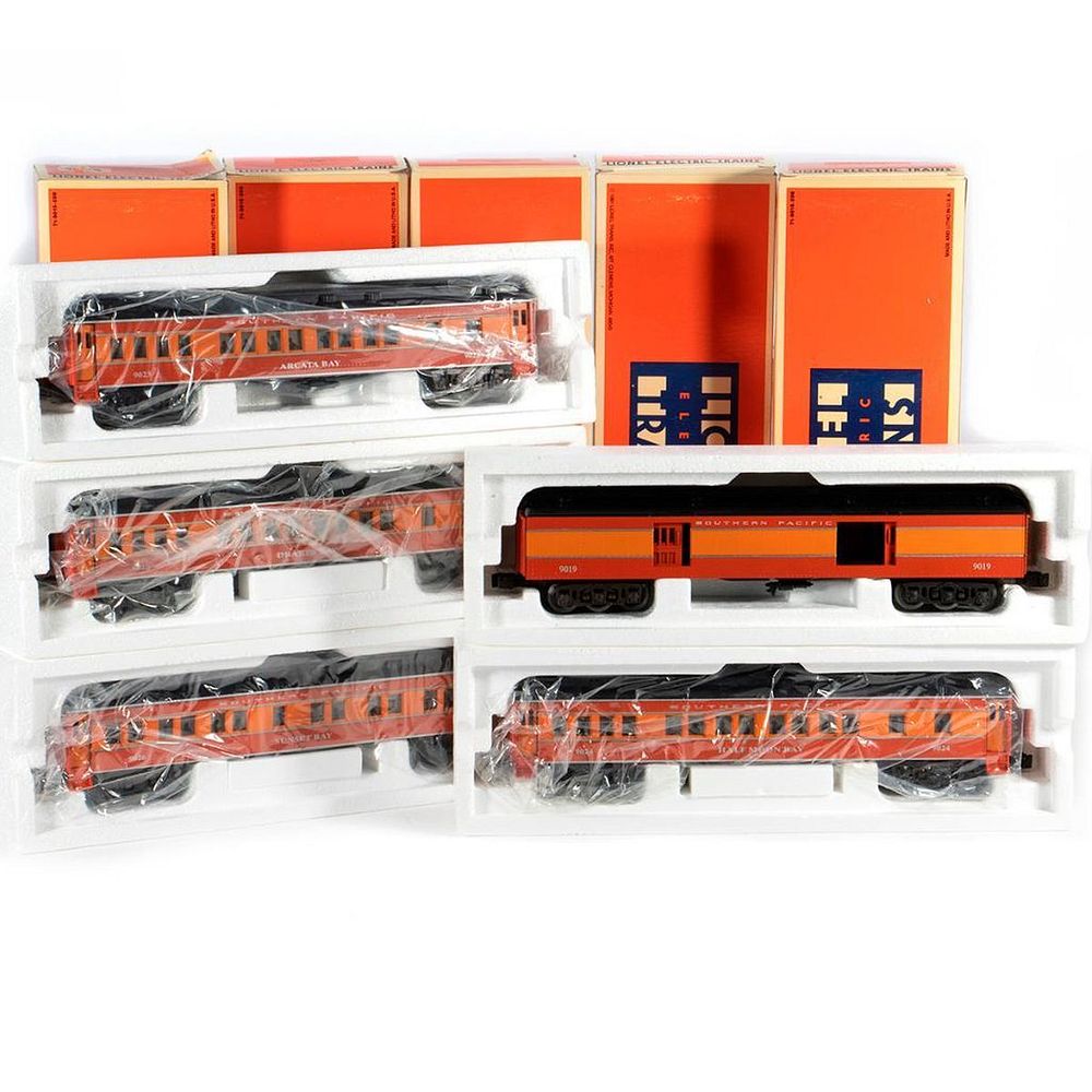 Appraisal: Lionel train cars Lionel - SP Heavyweight Baggage Car -