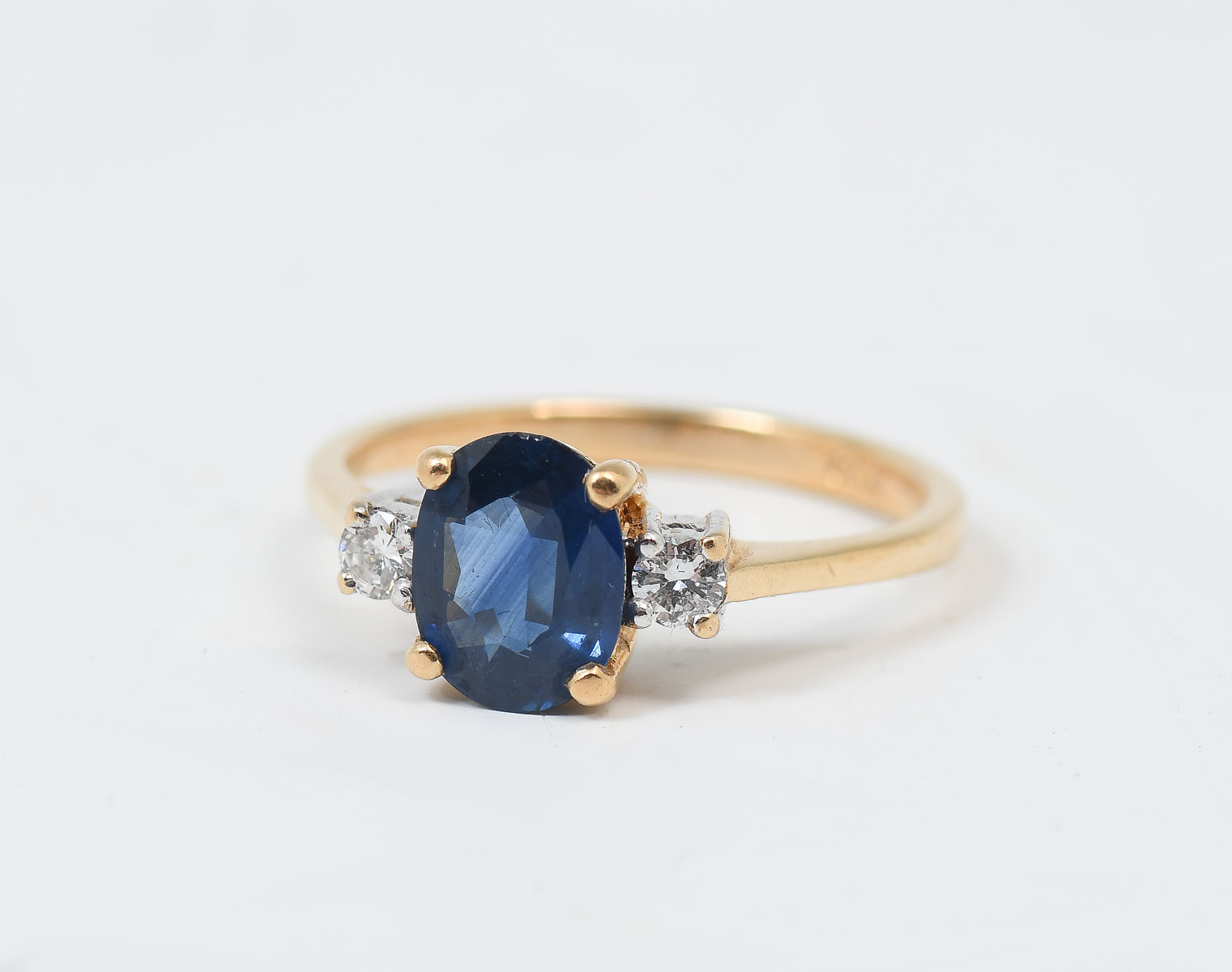 Appraisal: K CT SAPPHIRE DIAMOND RING K yellow gold ring contains