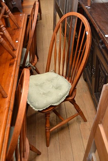 Appraisal: A SET OF SIX OAK SPINDLE-BACK CHAIRS