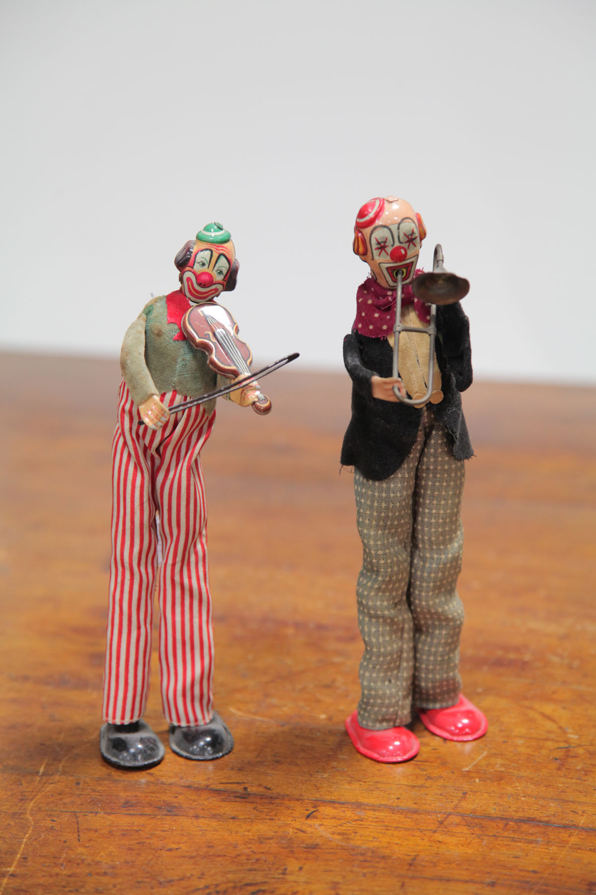 Appraisal: PAIR OF WIND-UP TIN CLOWNS Most likely Japanese first half