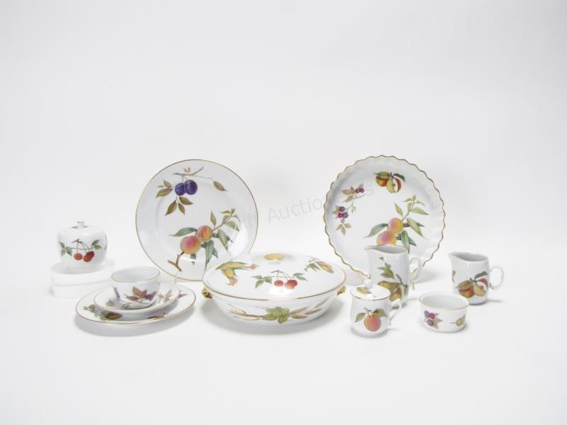 Appraisal: Set of Royal Worcester Evesham China approx pieces including dinner