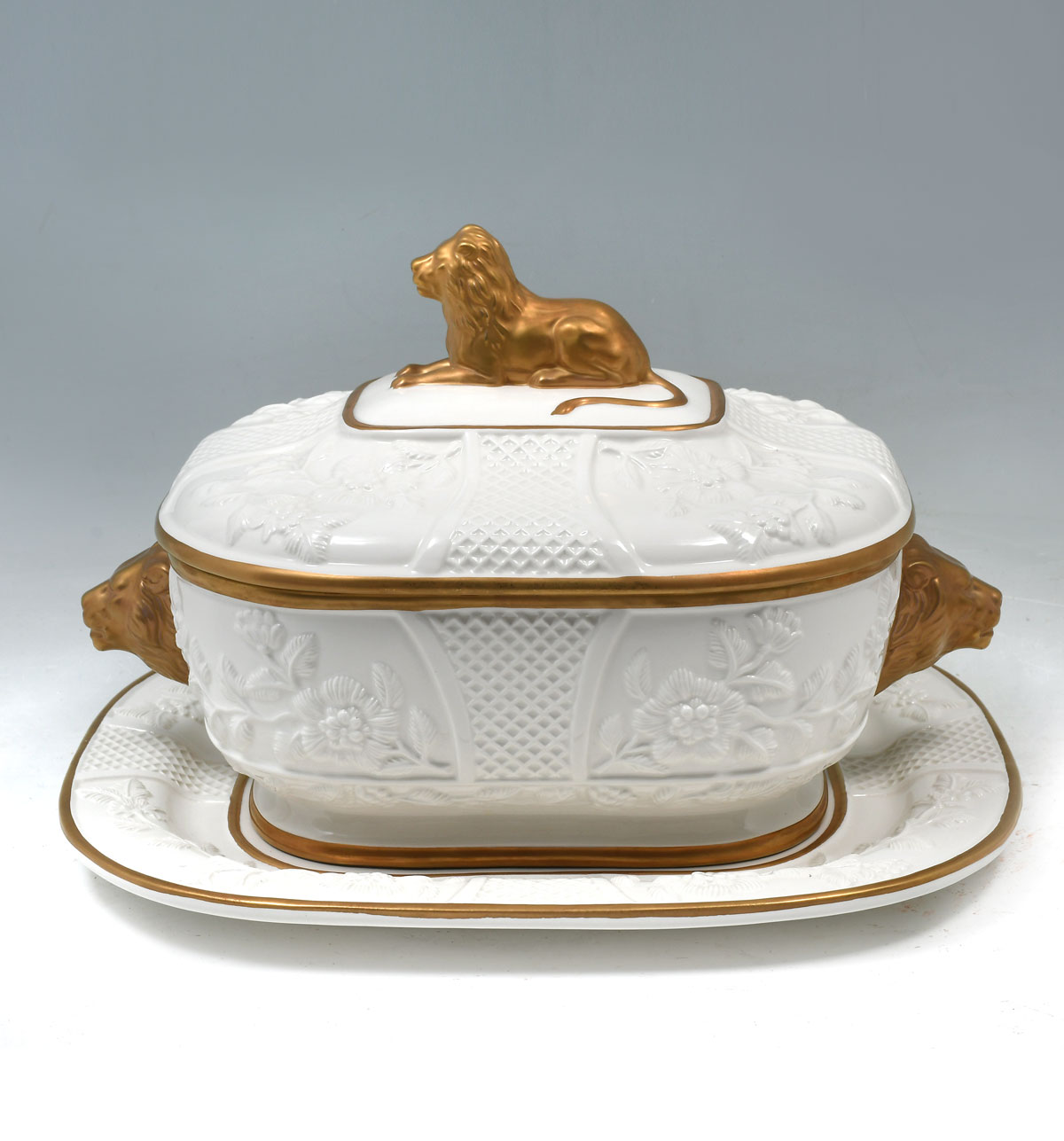 Appraisal: MOTTAHEDEH MUSEUM REPRODUCTION TUREEN UNDERPLATE Having a gilt-edged cream body