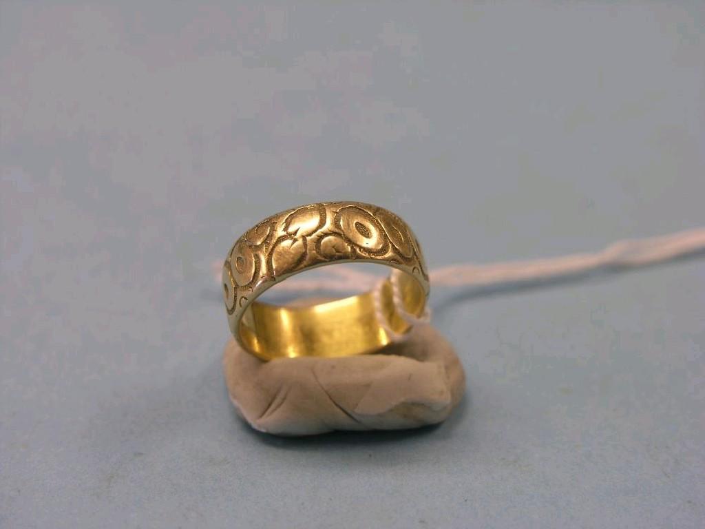 Appraisal: An ct gold ring engraved design ring size M grams