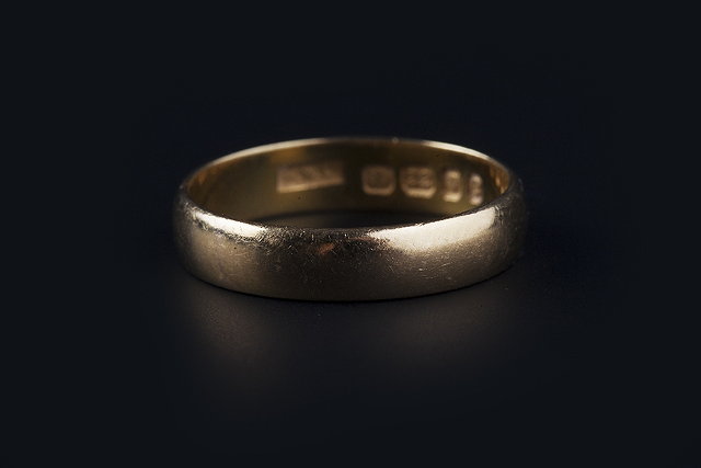 Appraisal: A CT GOLD WEDDING BAND of plain form