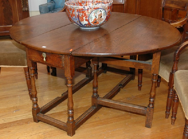 Appraisal: A GEORGE III OAK GATE LEG TABLE The oval top