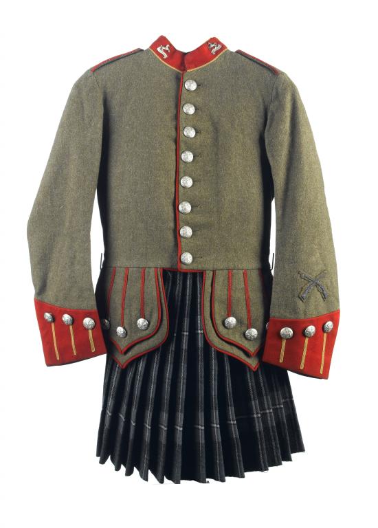 Appraisal: THE LIVERPOOL SCOTTISH REGIMENT AN EARLY UNIFORM comprising jacket with