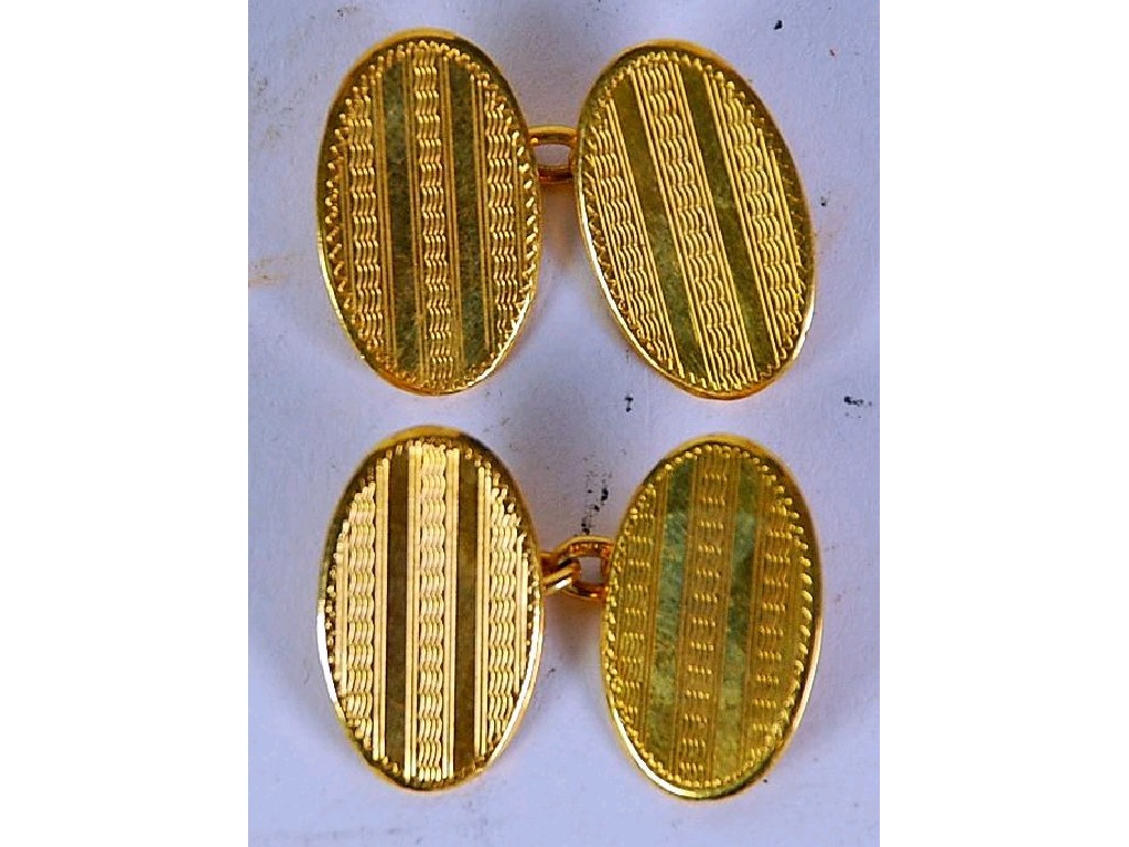 Appraisal: PAIR OF GENTS ct GOLD ENGINE TURNED OVAL CUFFLINKS