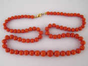 Appraisal: A graduated coral bead necklace the coral of good colour