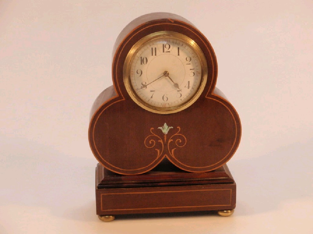 Appraisal: A thC mahogany cased clock with a French timepiece movement