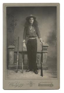 Appraisal: Cabinet Card Photo of Sharpshooter Wyoming Jack Cabinet Card Photo