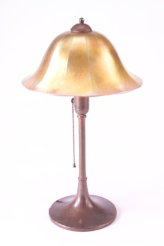 Appraisal: ROYCROFT STEUBEN Roycroft hammered copper single-socket table lamp with Steuben