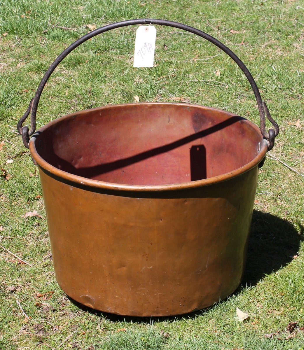 Appraisal: FINE LARGE COPPER BUCKET th CenturyWith dovetail bottom and iron