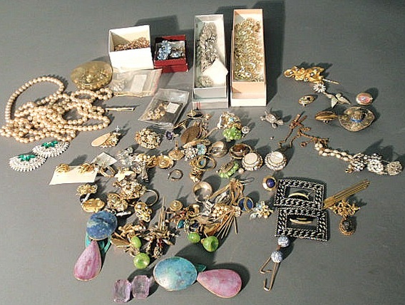 Appraisal: Large group of ladies costume jewelry etc