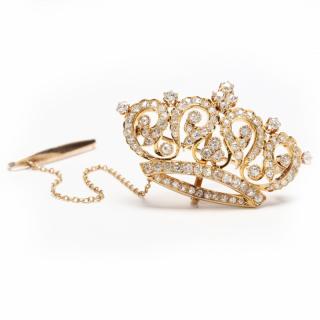 Appraisal: KT Gold and Diamond Crown Brooch in an open and