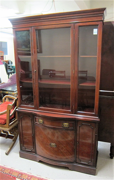 Appraisal: FEDERAL STYLE MAHOGANY CHINA CABINET American mid- th century Dimensions