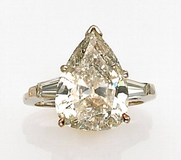 Appraisal: A diamond and fourteen karat white gold ring centering a