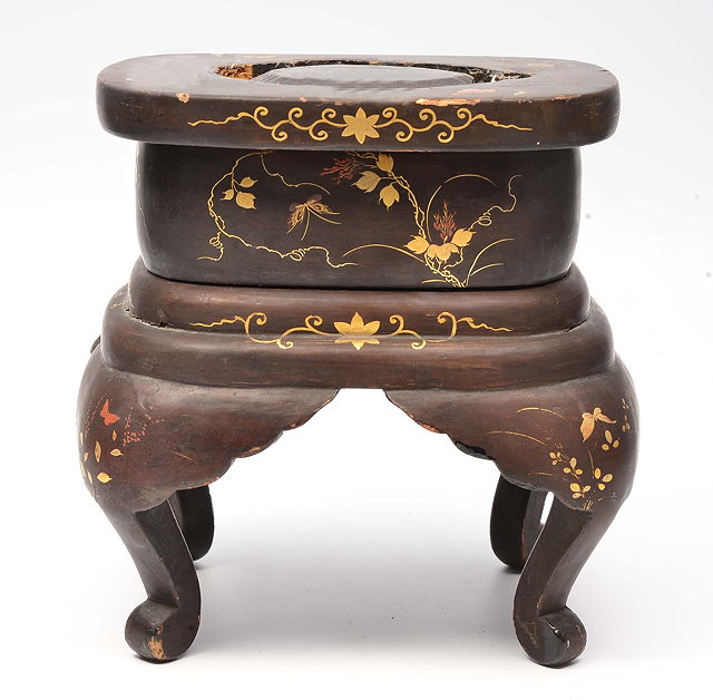 Appraisal: A JAPANESE LACQUER AND GILT STAND Meiji period cm high