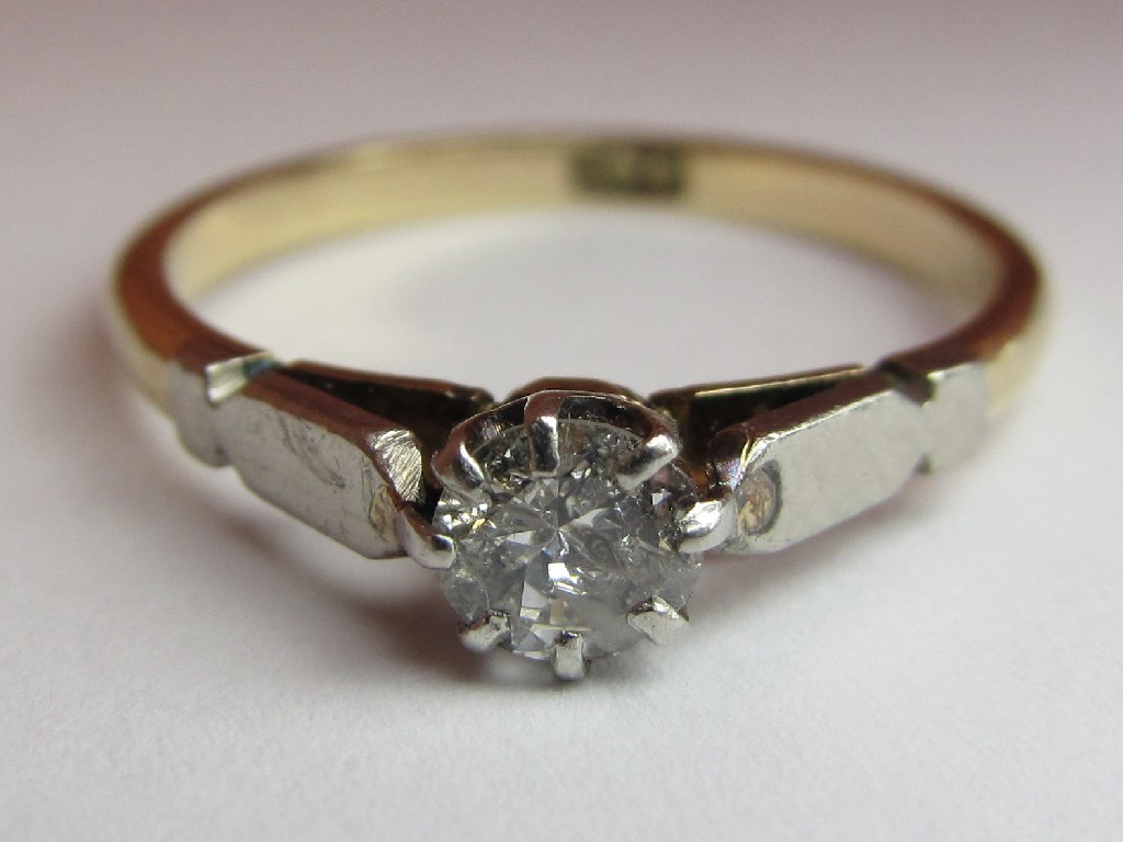 Appraisal: Nine carat gold diamond solitaire ring with brilliant cut diamond