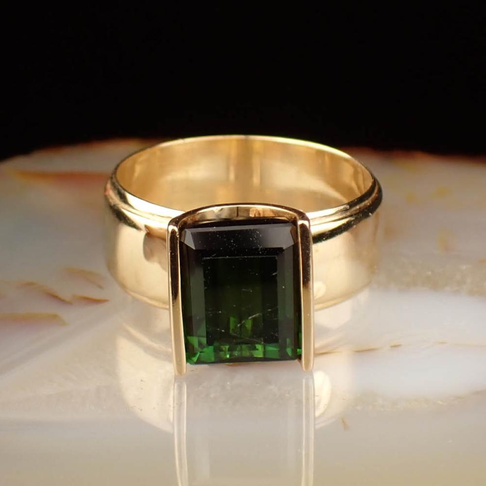 Appraisal: GREEN TOURMALINE AND FOURTEEN KARAT GOLD RING The yellow gold