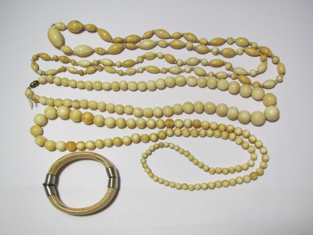 Appraisal: An Indian ivory hinged bangle and three turned ivory bead