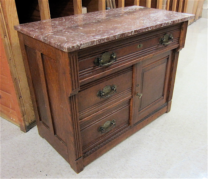 Appraisal: VICTORIAN MARBLE-TOP OAK COMMODE American late th century the front